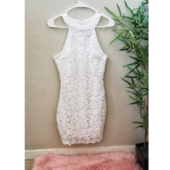 Lulus Dresses & Skirts - Lulus white lace dress stunning !!!